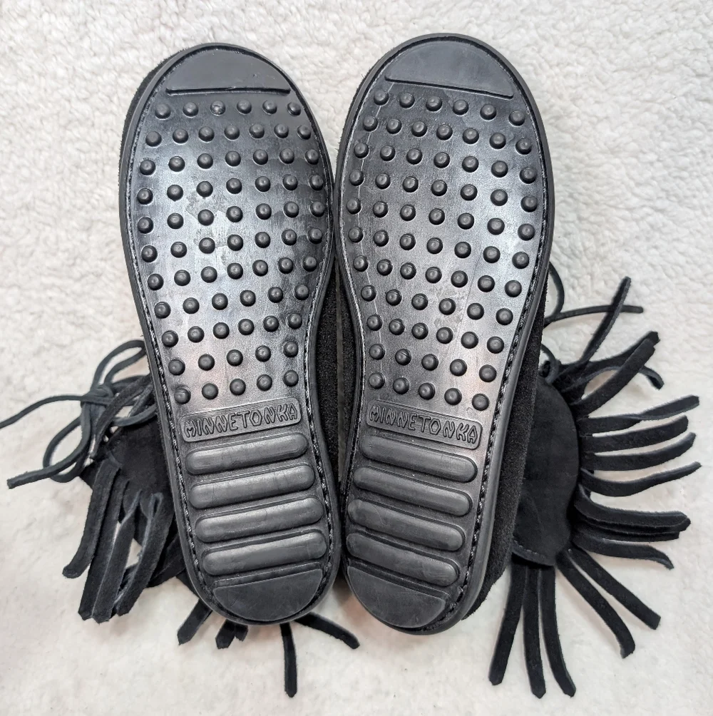 Minnetonka Kids Sz 2 Black Suede Moccasins Ankle Tramper Boot Fringe Lace Up